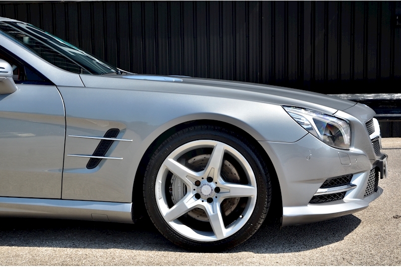Mercedes-Benz SL 350 AMG Sports Pack + Panoramic Roof + Air Scarf + 10 Services Image 16