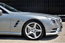 Mercedes-Benz SL 350 AMG Sports Pack + Panoramic Roof + Air Scarf + 10 Services - Thumb 16