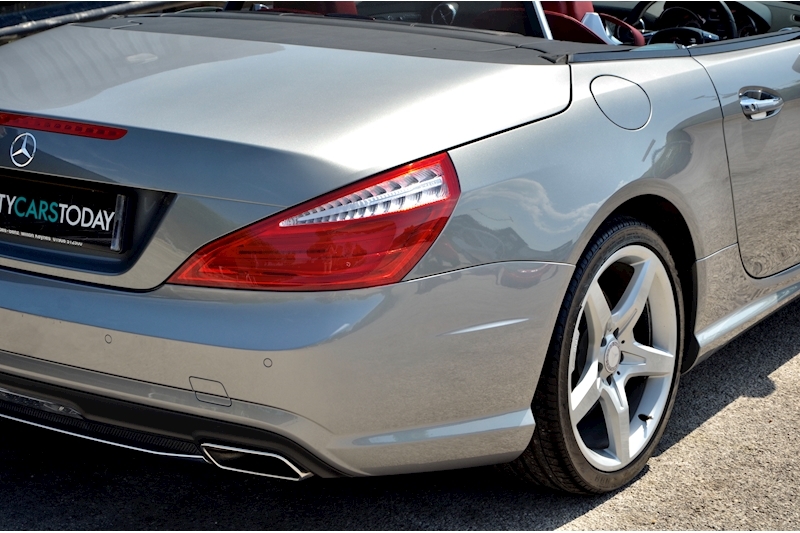 Mercedes-Benz SL 350 AMG Sports Pack + Panoramic Roof + Air Scarf + 10 Services Image 14