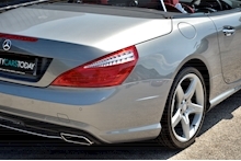 Mercedes-Benz SL 350 AMG Sports Pack + Panoramic Roof + Air Scarf + 10 Services - Thumb 14