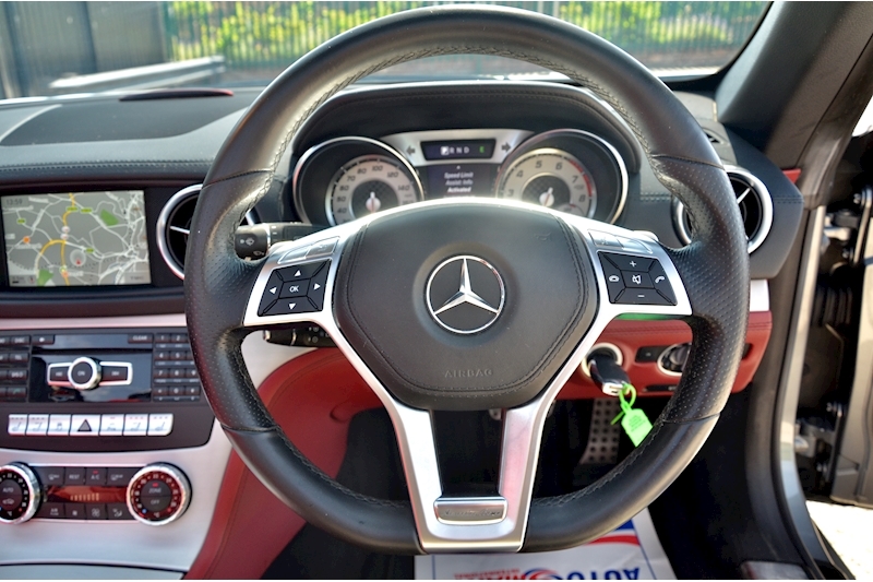 Mercedes-Benz SL 350 AMG Sports Pack + Panoramic Roof + Air Scarf + 10 Services Image 27