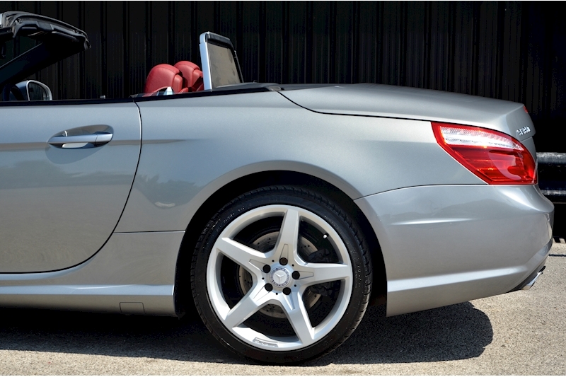 Mercedes-Benz SL 350 AMG Sports Pack + Panoramic Roof + Air Scarf + 10 Services Image 32