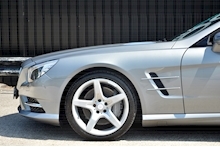 Mercedes-Benz SL 350 AMG Sports Pack + Panoramic Roof + Air Scarf + 10 Services - Thumb 31