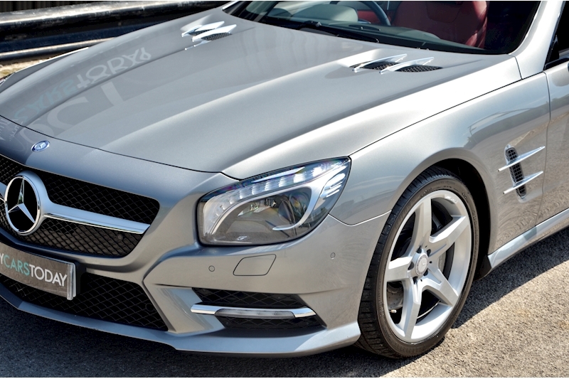 Mercedes-Benz SL 350 AMG Sports Pack + Panoramic Roof + Air Scarf + 10 Services Image 30