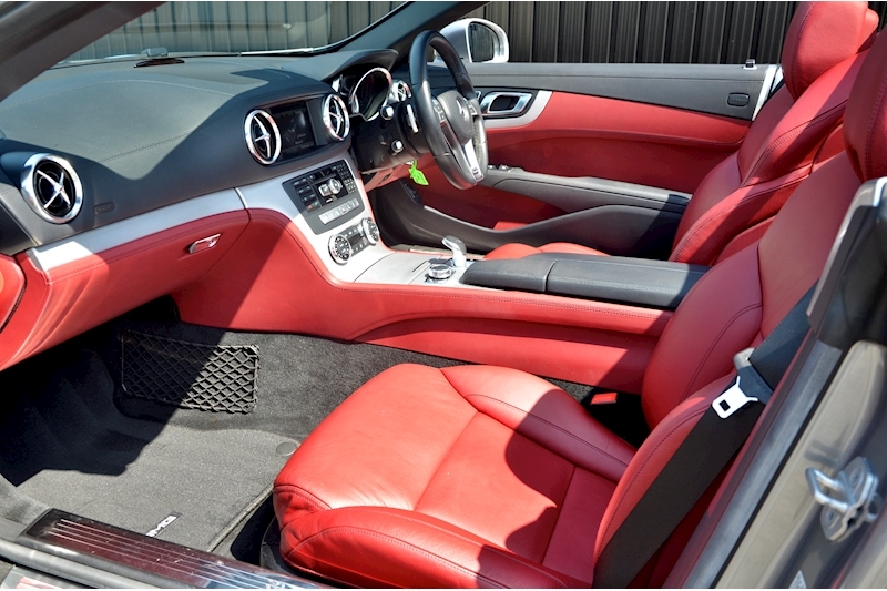 Mercedes-Benz SL 350 AMG Sports Pack + Panoramic Roof + Air Scarf + 10 Services Image 2