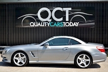 Mercedes-Benz SL 350 AMG Sports Pack + Panoramic Roof + Air Scarf + 10 Services - Thumb 10