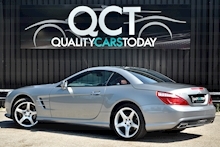 Mercedes-Benz SL 350 AMG Sports Pack + Panoramic Roof + Air Scarf + 10 Services - Thumb 12