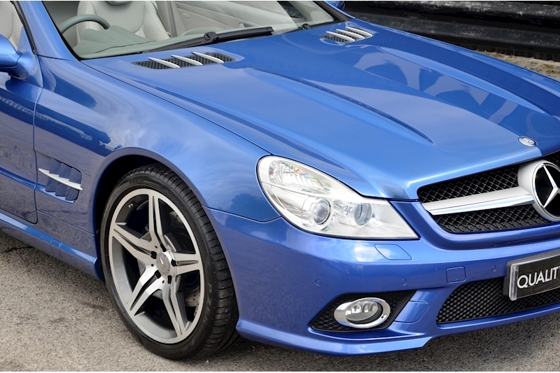 Mercedes-Benz SL 350 Designo Colour + Panoramic Roof + AMG Styling + Huge Spec Image 19