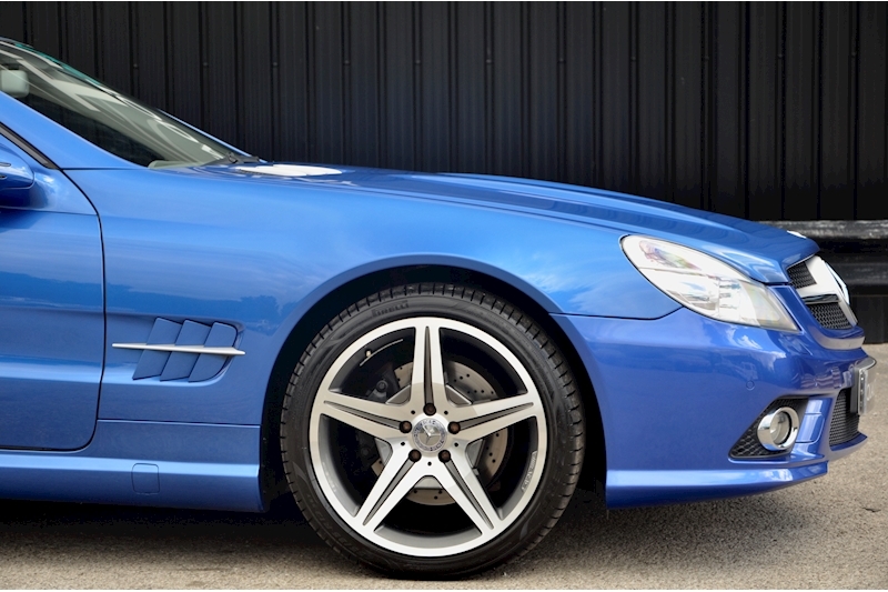 Mercedes-Benz SL 350 Designo Colour + Panoramic Roof + AMG Styling + Huge Spec Image 18