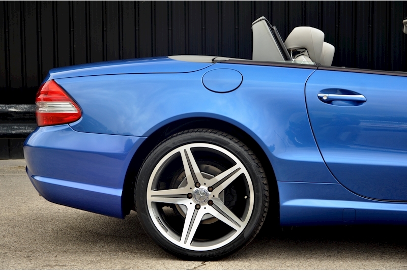 Mercedes-Benz SL 350 Designo Colour + Panoramic Roof + AMG Styling + Huge Spec Image 17