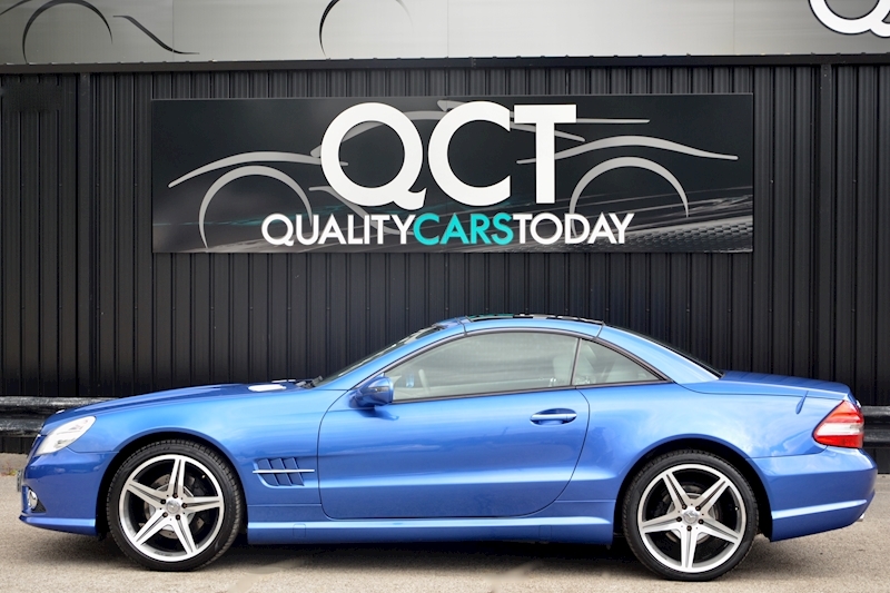 Mercedes-Benz SL 350 Designo Colour + Panoramic Roof + AMG Styling + Huge Spec Image 4