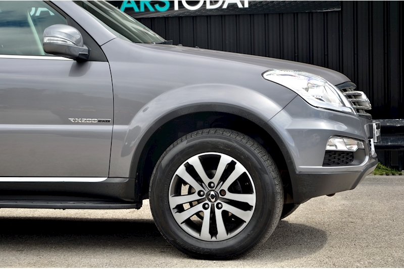 SsangYong Rexton EX Auto 2.0 Diesel Automatic 7 Seats + FSH + Nav + Reverse Cam Image 14