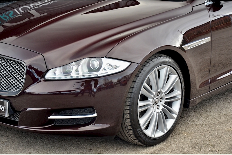 Jaguar XJ Premium Luxury Previously Supplied by Ourselves + Rare Spec + Major Jaguar Service Jan 2022 Image 32