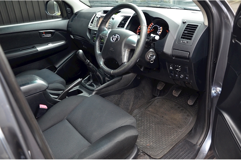 Toyota Hilux Invincible 2 Former Keepers + No VAT Image 7