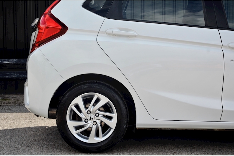 Honda Jazz Full Service History + Lane Departure + Bluetooth + Cruise Image 13