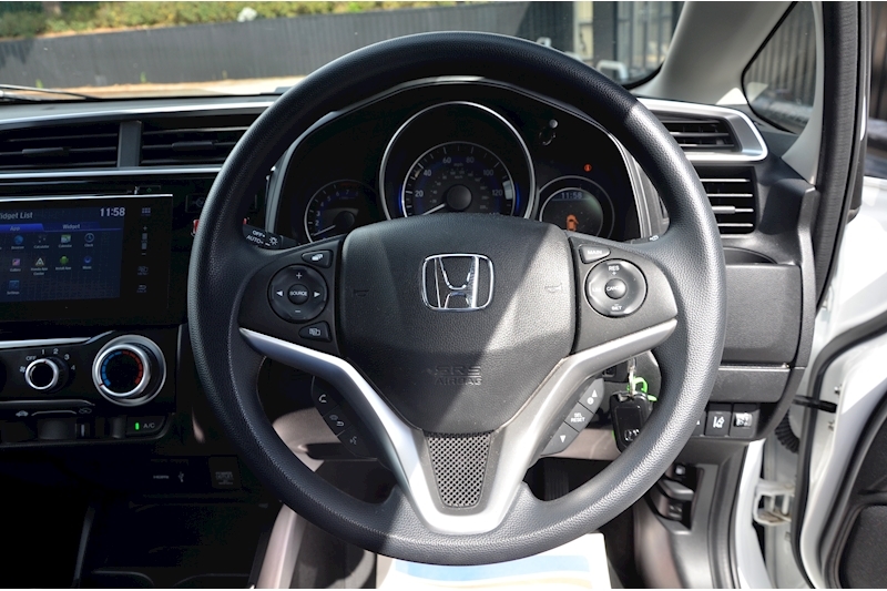 Honda Jazz Full Service History + Lane Departure + Bluetooth + Cruise Image 28