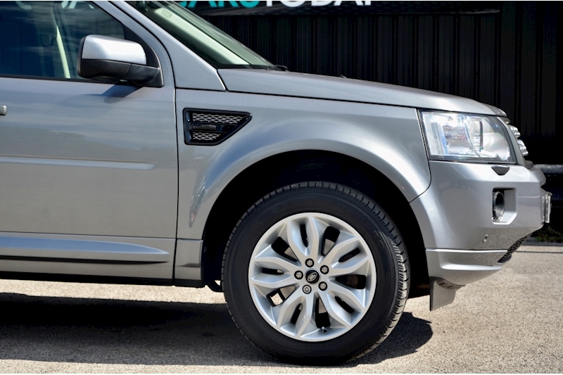 Land Rover Freelander SD4 HSE Automatic + 1 Former Keeper + Full History + Pano Roof + Nav + Premium Sound Image 12