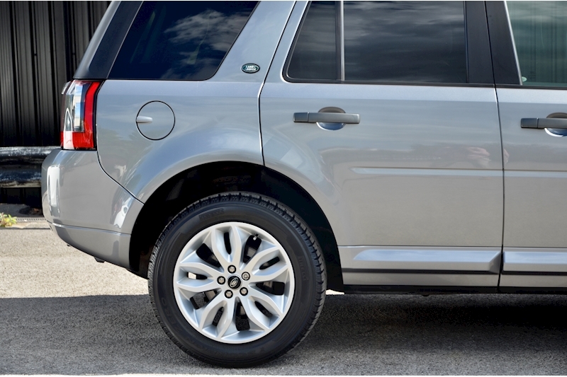 Land Rover Freelander SD4 HSE Automatic + 1 Former Keeper + Full History + Pano Roof + Nav + Premium Sound Image 11