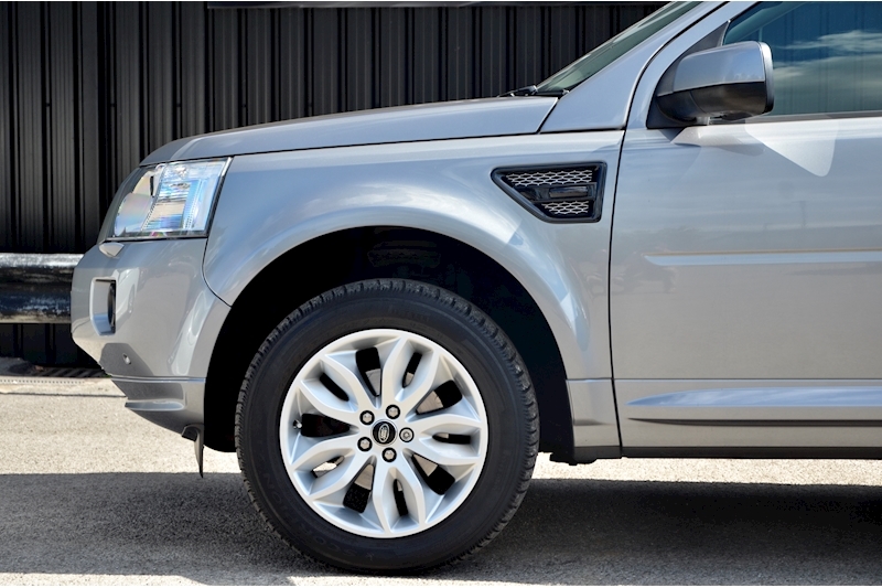 Land Rover Freelander SD4 HSE Automatic + 1 Former Keeper + Full History + Pano Roof + Nav + Premium Sound Image 25