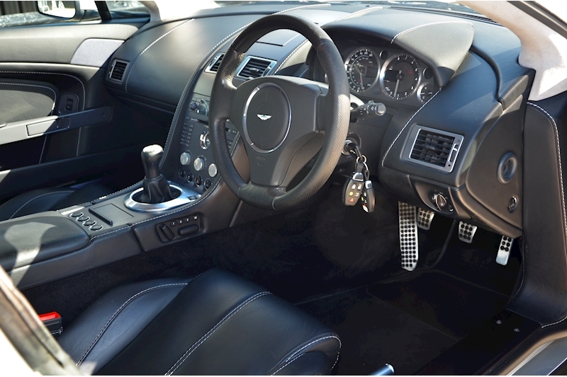 Aston Martin Vantage 4.3 V8 Coupe 2dr Petrol Manual Euro 4 (380 bhp) Image 6