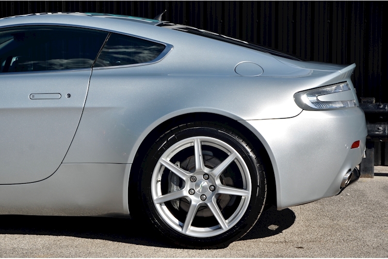 Aston Martin Vantage 4.3 V8 Coupe 2dr Petrol Manual Euro 4 (380 bhp) Image 27