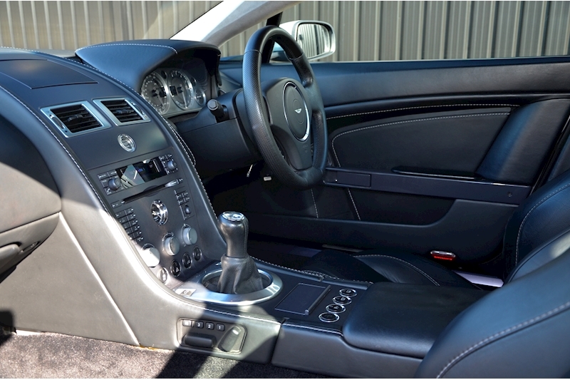 Aston Martin Vantage 4.3 V8 Coupe 2dr Petrol Manual Euro 4 (380 bhp) Image 18