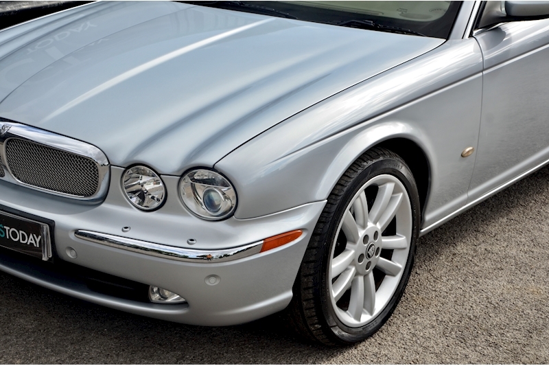 Jaguar XJ 3.0 XJ6 Sovereign Saloon 4dr Petrol Automatic (249 g/km, 240 bhp) Image 37