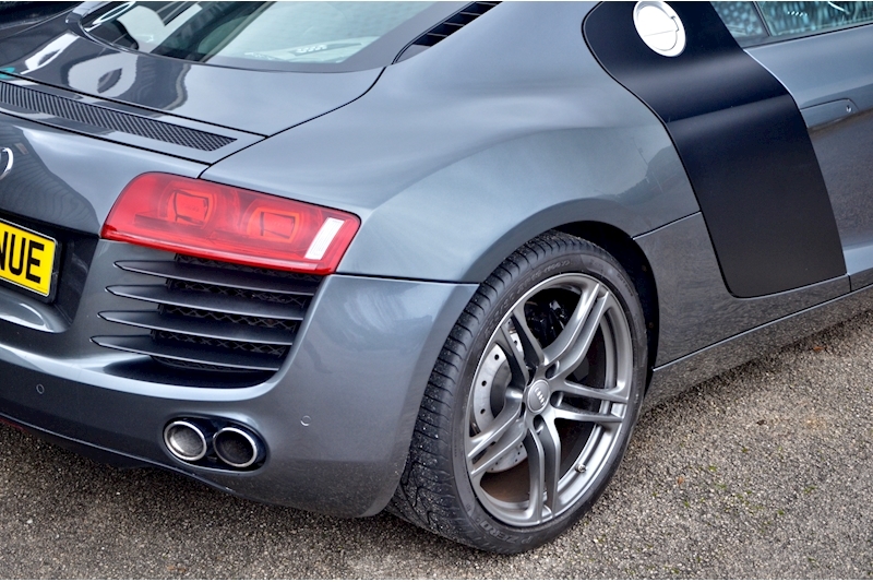 Audi R8 4.2 V8 Manual Rare Manual + 2 Former Keepers + Full Service History Image 24