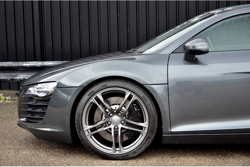 Audi R8 4.2 V8 Manual Rare Manual + 2 Former Keepers + Full Service History Image 29