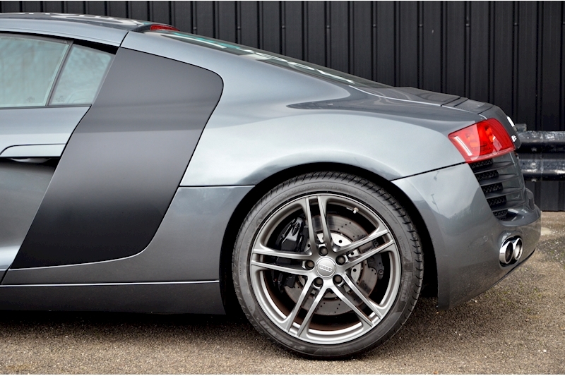 Audi R8 4.2 V8 Manual Rare Manual + 2 Former Keepers + Full Service History Image 30