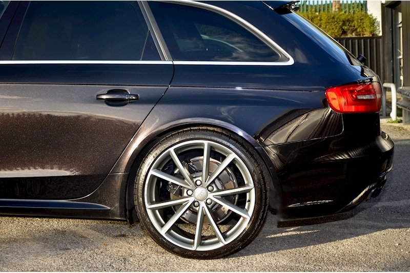 Audi RS4 Avant Audi Warranty + Sports Pack + Driver Assistance Pack + B&O + Carbon Interior + Carbon Engine Bay Image 13