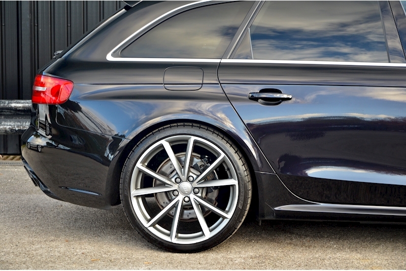 Audi RS4 Avant Audi Warranty + Sports Pack + Driver Assistance Pack + B&O + Carbon Interior + Carbon Engine Bay Image 35