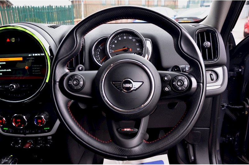 MINI Countryman Cooper S Automatic + CHILI Pack + Navigation Plus Pack + Heated Seats Image 17