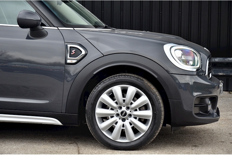 MINI Countryman Cooper S Automatic + CHILI Pack + Navigation Plus Pack + Heated Seats Image 21