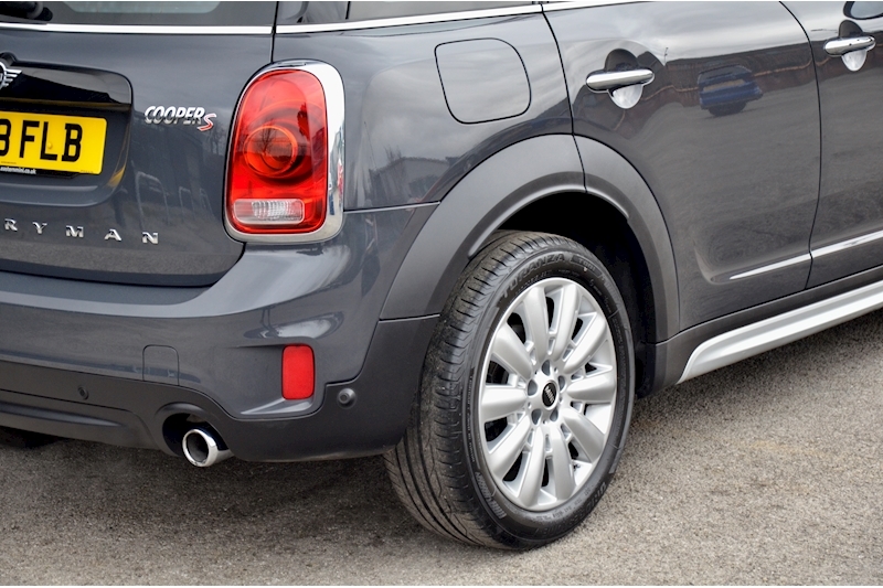 MINI Countryman Cooper S Automatic + CHILI Pack + Navigation Plus Pack + Heated Seats Image 19