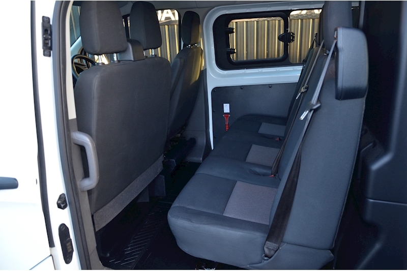 Ford Transit Custom 320 L2 H1 + 1 Former Keeper + 6 Seats +  No VAT Image 36