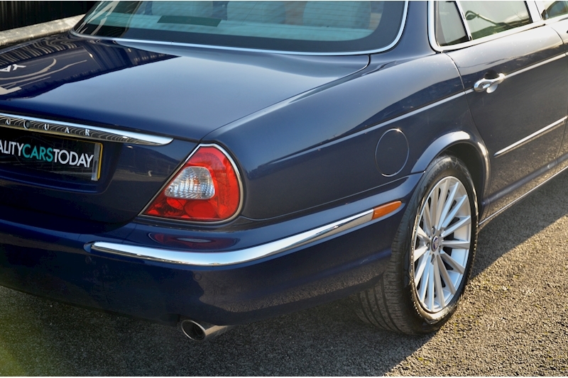 Jaguar XJ 3.0 SE Saloon 4dr Petrol Automatic (249 g/km, 240 bhp) Image 15