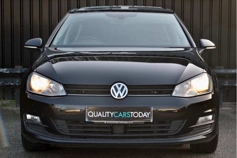 Volkswagen Golf 2.0 TDI DSG Panoramic Roof + 1 Former Keeper + Full VW Main Dealer History Image 3