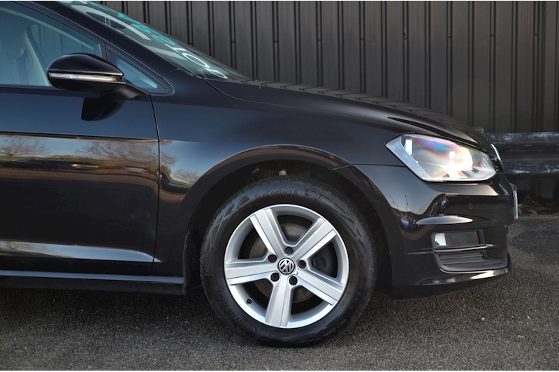 Volkswagen Golf 2.0 TDI DSG Panoramic Roof + 1 Former Keeper + Full VW Main Dealer History Image 13