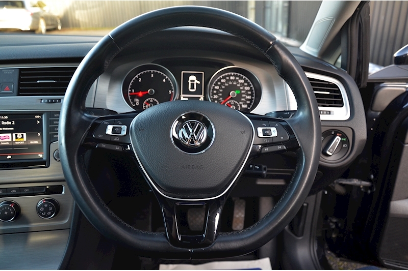 Volkswagen Golf 2.0 TDI DSG Panoramic Roof + 1 Former Keeper + Full VW Main Dealer History Image 22