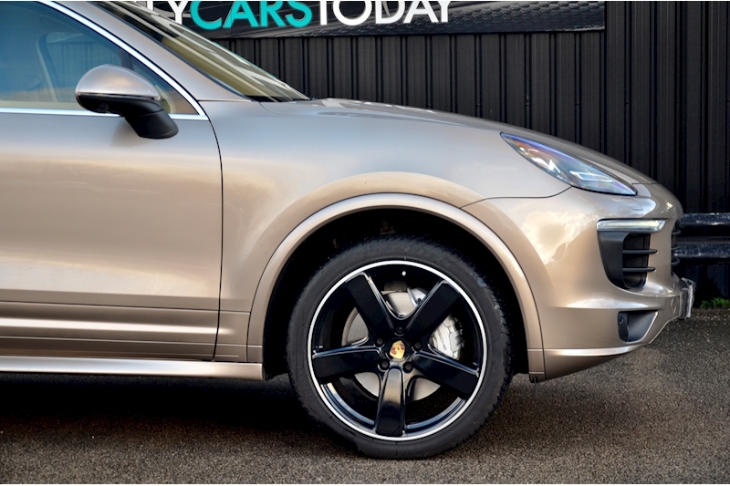 Porsche Cayenne S Over £22k Cost Options + 420 bhp + £90k Original List Price Image 12