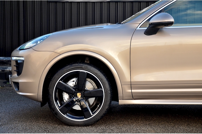 Porsche Cayenne S Over £22k Cost Options + 420 bhp + £90k Original List Price Image 15