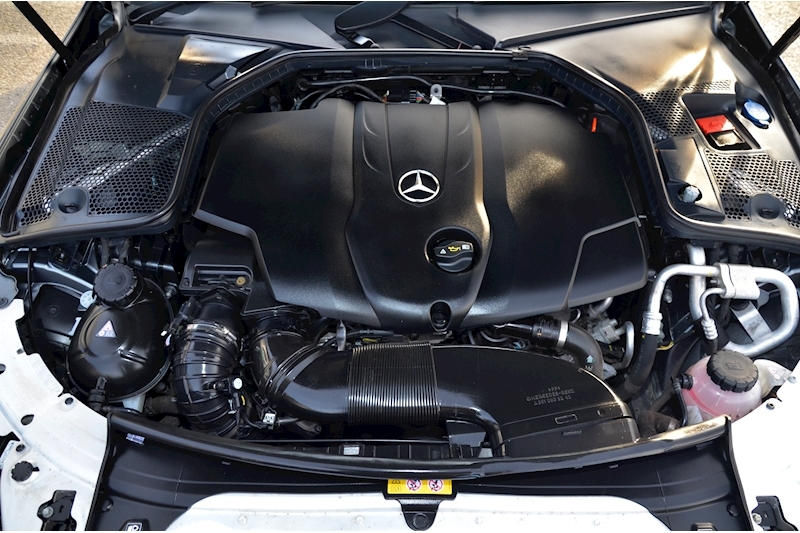 Mercedes-Benz C250d AMG Line Premium Panoramic Roof + Airmatic Dynamic Handling Pack + Reverse Cam Image 39