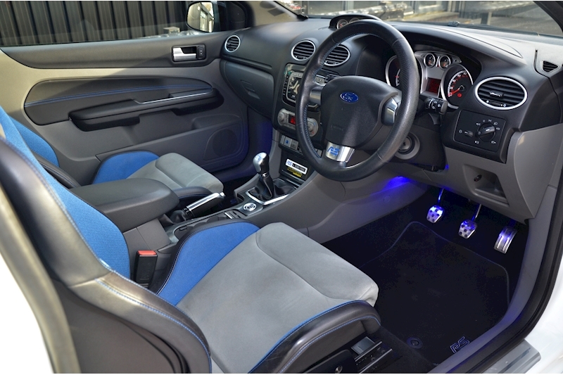 Ford Focus 2.5 RS Hatchback 3dr Petrol Manual (225 g/km, 301 bhp) Image 6