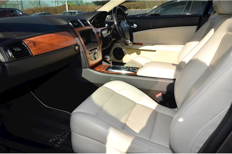 Jaguar XKR XKR 4.2 4dr Saloon Automatic petrol Image 2