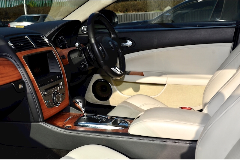 Jaguar XKR XKR 4.2 4dr Saloon Automatic petrol Image 5