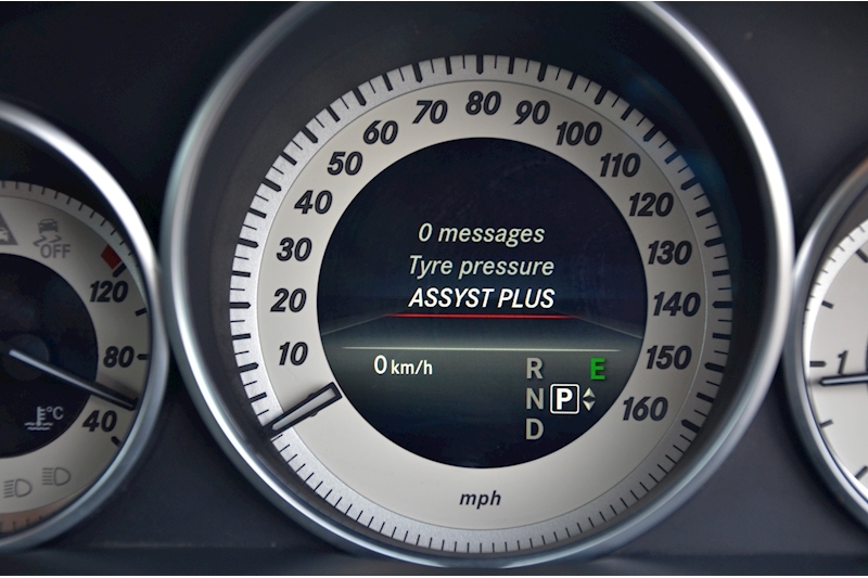 Mercedes-Benz E220 CDI Convertible Full Service History + COMAND DVD + Heated Seats Image 32