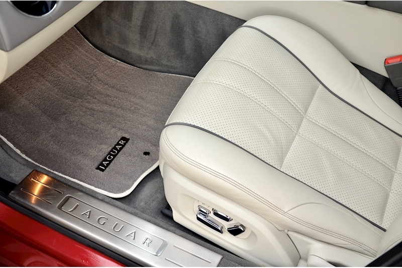 Jaguar XJ Portfolio 8 Speed + 2 Former Keepers + Full Service History + Desirable Spec Image 39