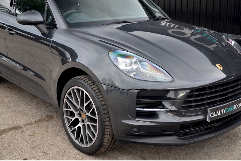 Porsche Macan 1 Lady Owner + Over £10k Cost Options Image 16