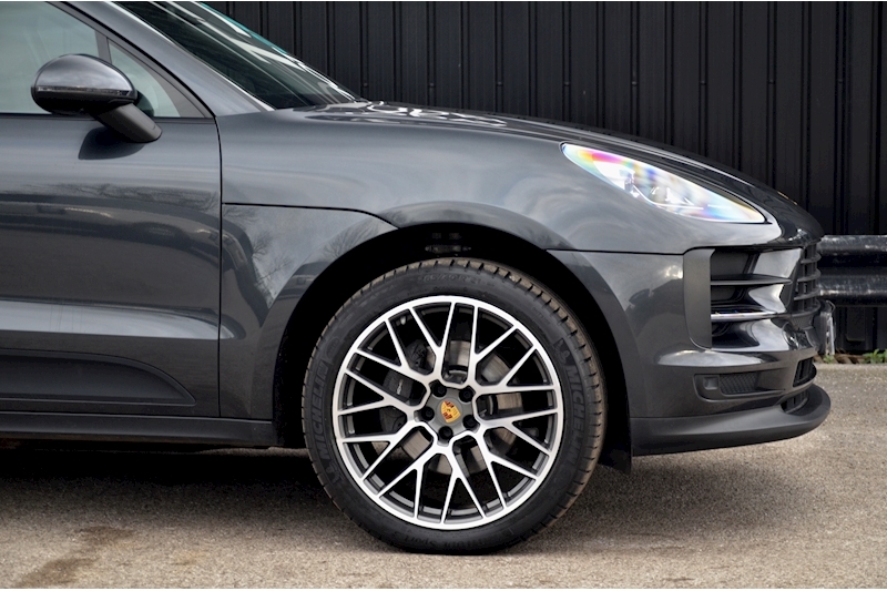 Porsche Macan 1 Lady Owner + Over £10k Cost Options Image 15